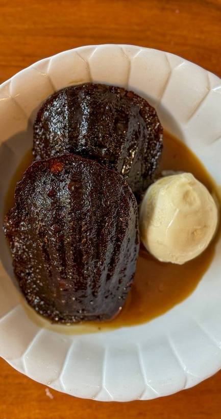 Sticky date pudding